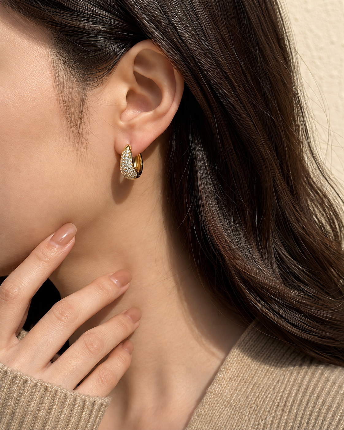 Éclat Pavé Huggie Earrings alternate view