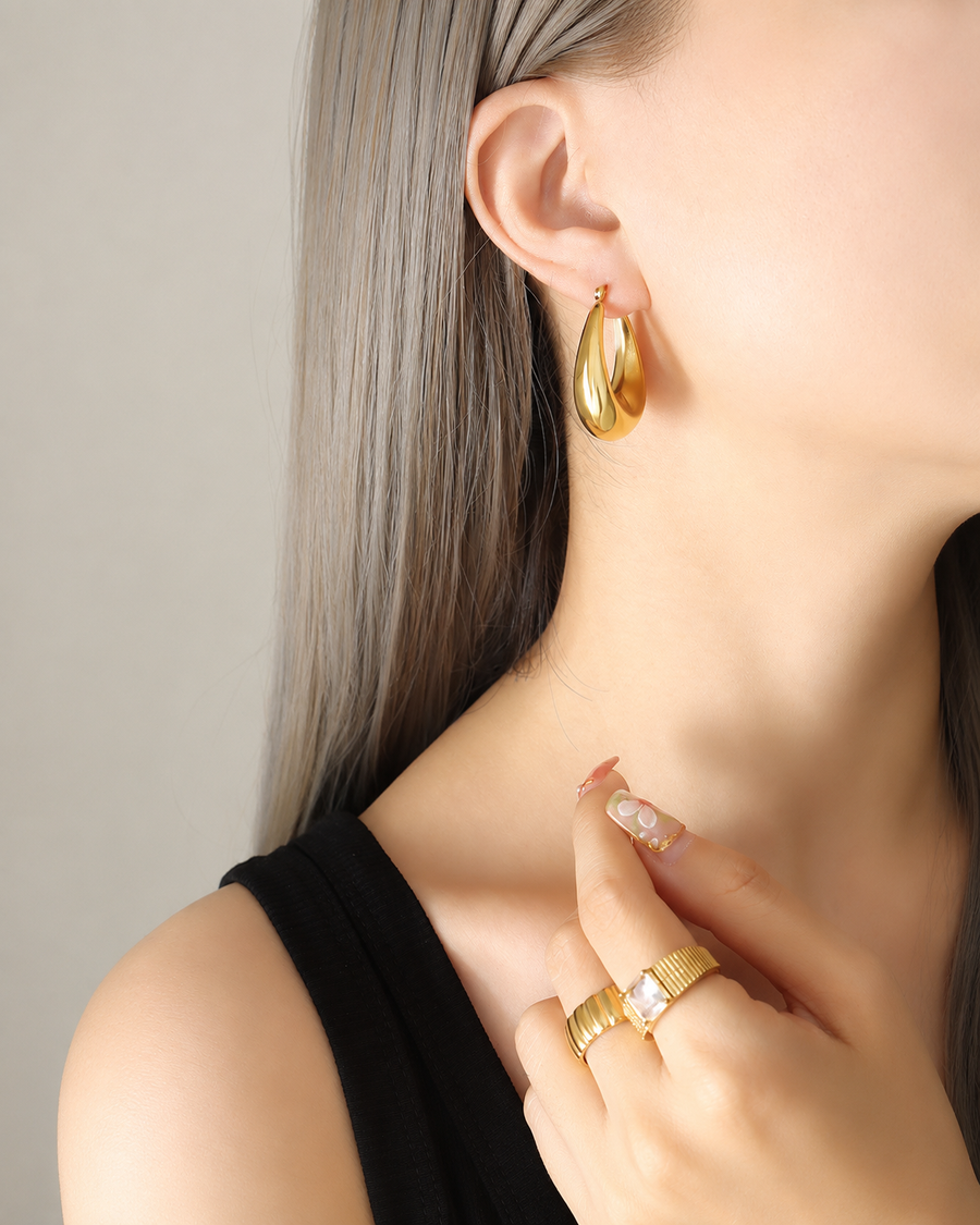Solenne Sculpted Teardrop Hoop Earrings