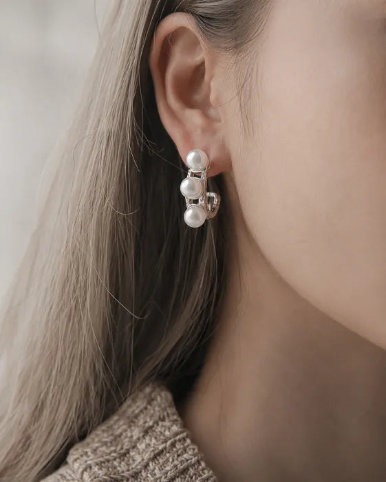 Detail view of Élodie Pearl Sculptural Hoop Earrings by Zodiglow