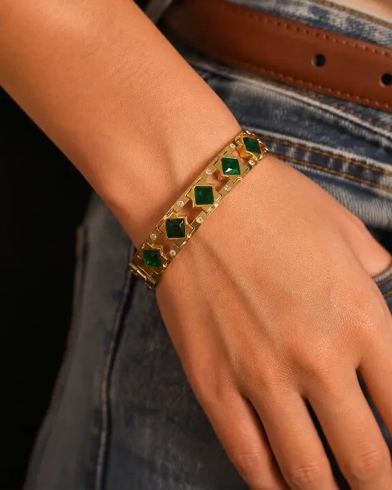 Valeria Cubic Zirconia Clasp Bangle